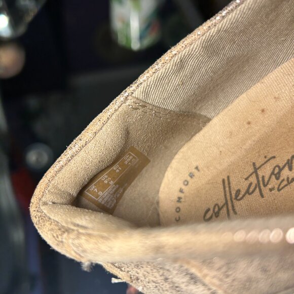 Sparkly gold loafers by Clarks, Size 9 - Picture 3 of 4